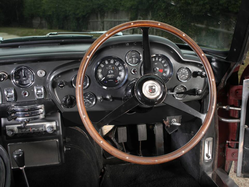 Image 13/23 of Aston Martin DB 6 (1966)