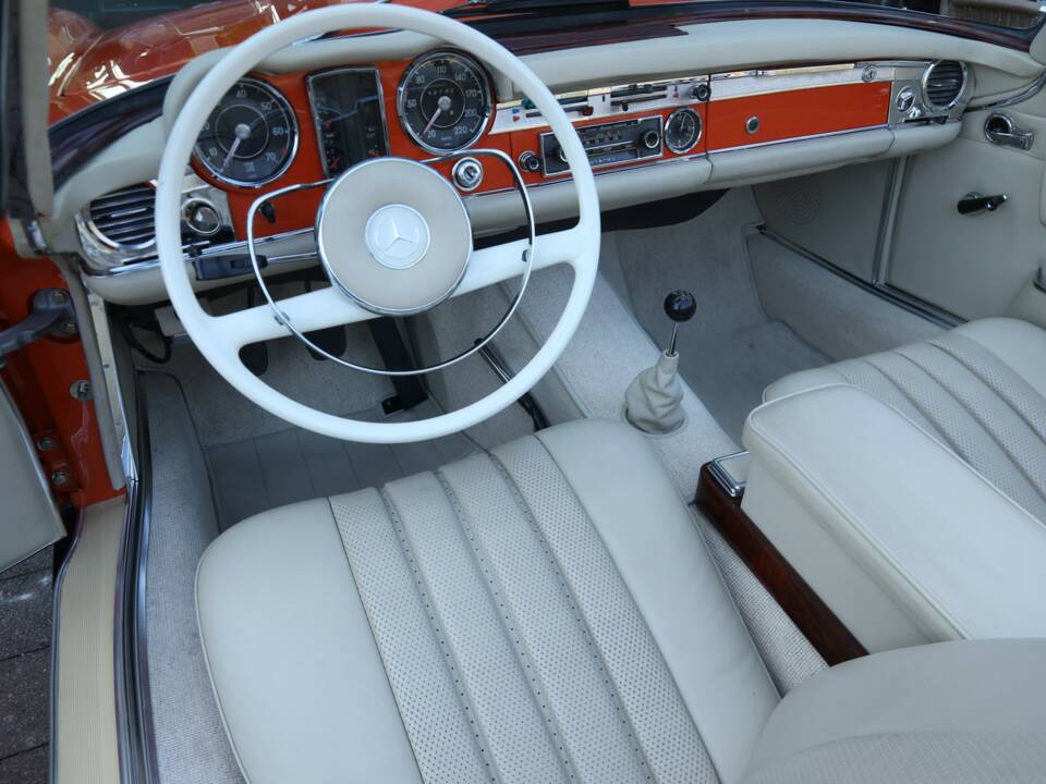Image 3/50 of Mercedes-Benz 230 SL (1964)