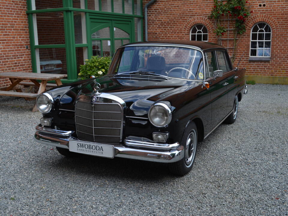 Image 6/15 of Mercedes-Benz 190 c (1964)
