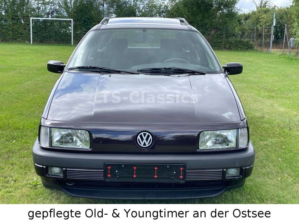 Image 2/15 of Volkswagen Passat Variant 1.8 (1992)