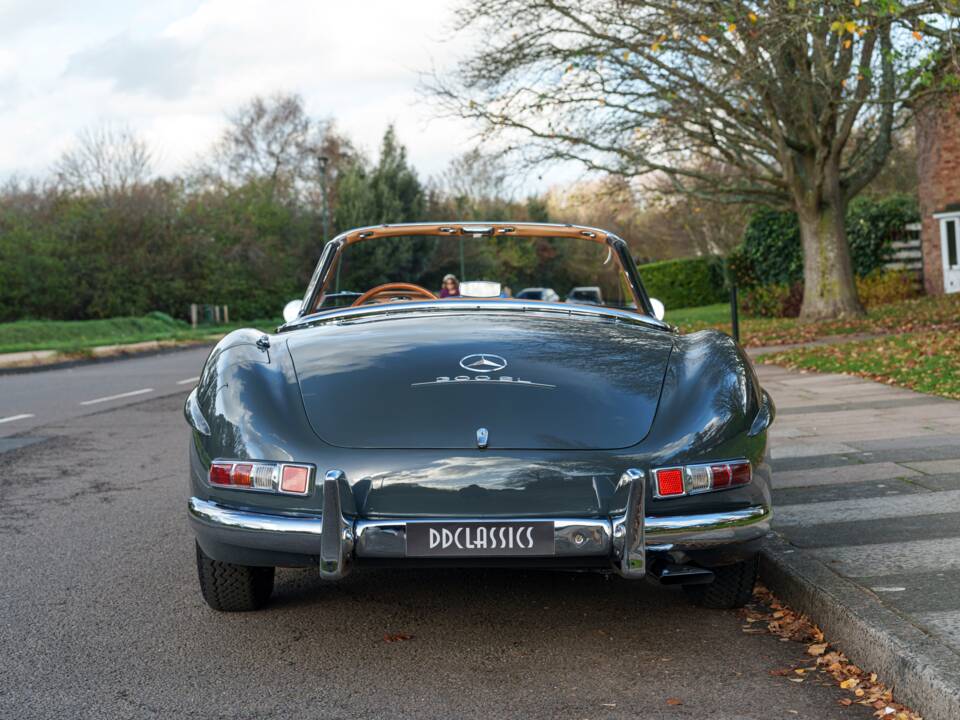 Image 6/25 de Mercedes-Benz 300 SL Roadster (1961)