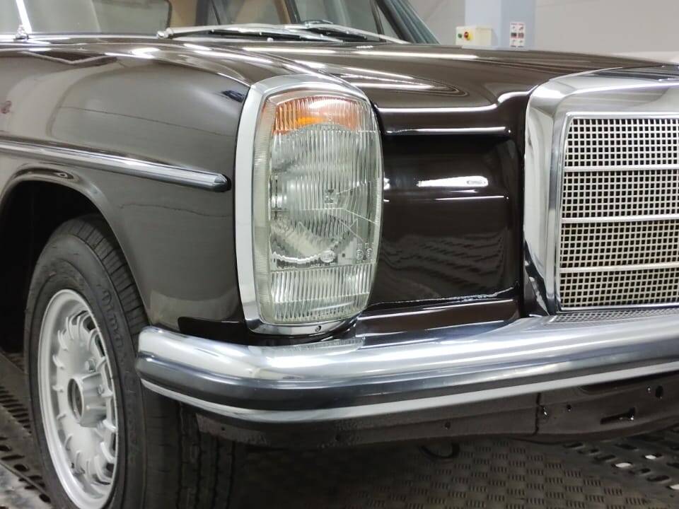 Bild 15/25 von Mercedes-Benz 200 (1969)