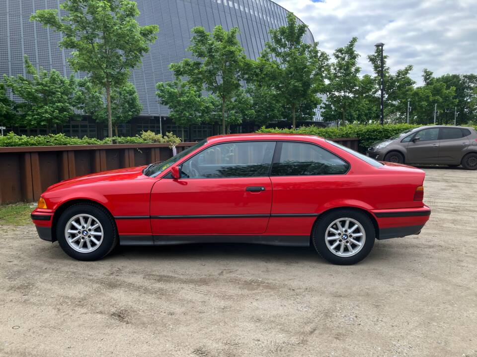 Immagine 8/35 di BMW 318is (1992)