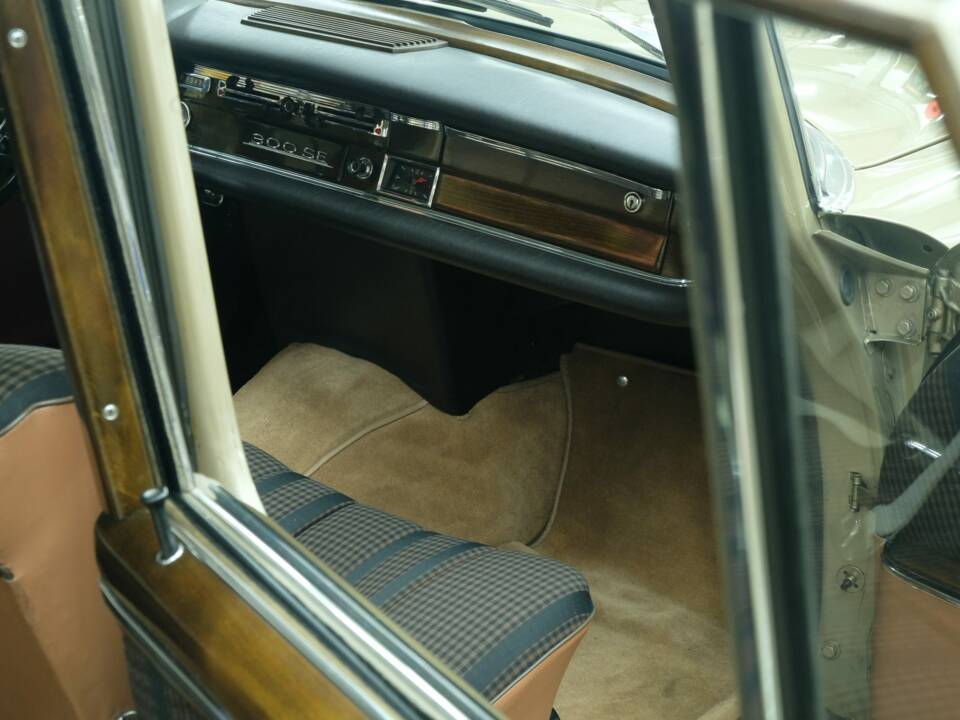 Image 40/50 of Mercedes-Benz 300 SE (1964)