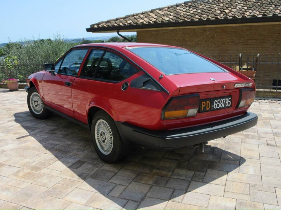 Bild 5/31 von Alfa Romeo GTV 2.0 (1982)