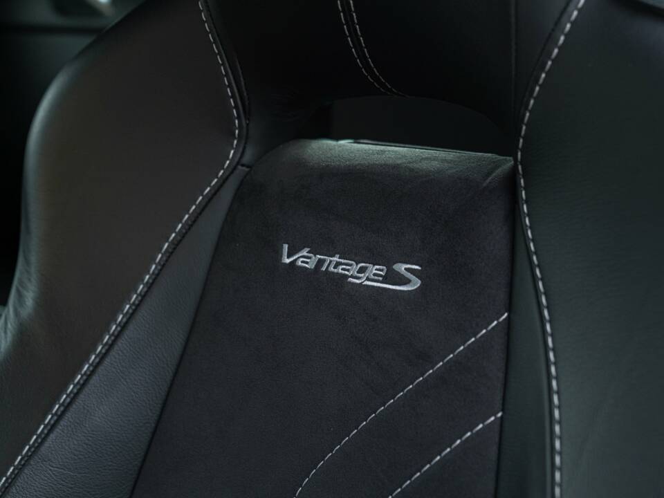 Afbeelding 34/50 van Aston Martin V8 Vantage S (2013)