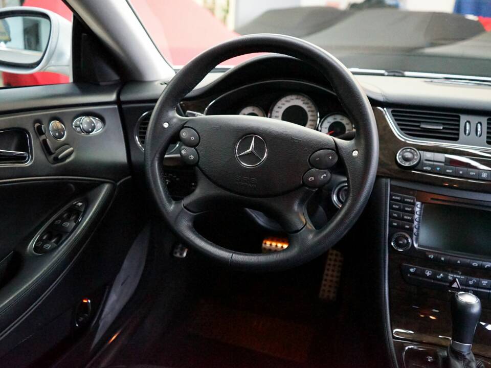 Bild 22/34 von Mercedes-Benz CLS 55 AMG (2005)