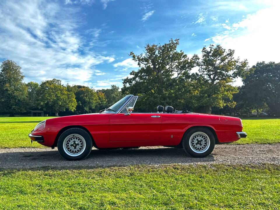 Imagen 12/50 de Alfa Romeo 1750 Spider (1971)