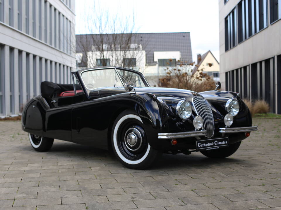 Image 34/40 de Jaguar XK 120 DHC (1953)