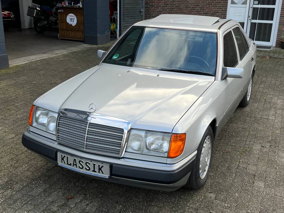 Afbeelding 5/24 van Mercedes-Benz 260 E (1990)