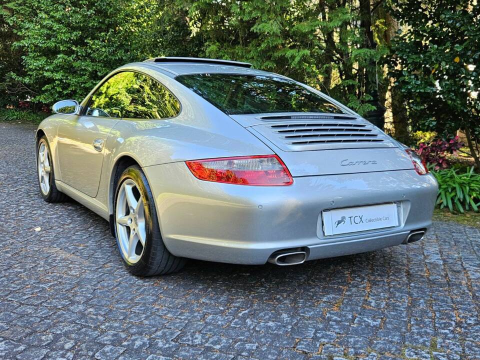 Image 23/37 de Porsche 911 Carrera (2004)