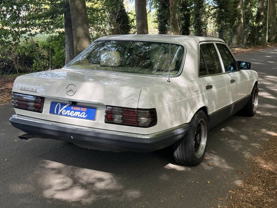 Immagine 4/20 di Mercedes-Benz 280 SE (1983)