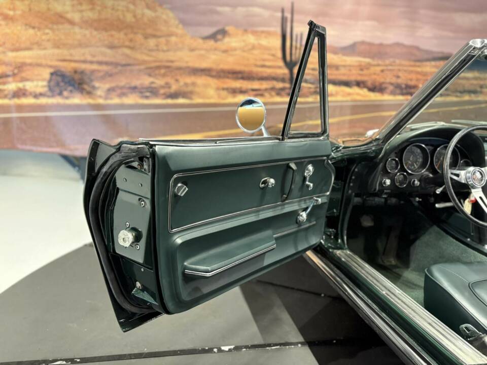 Obraz 38/50 pojazdu Chevrolet Corvette Sting Ray Convertible (1965)