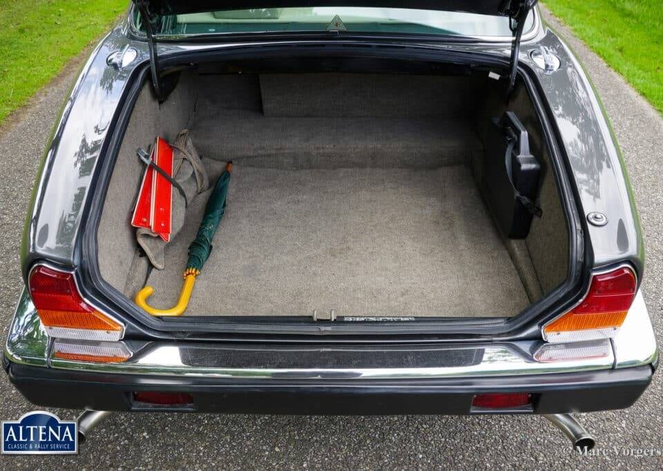 Image 54/57 de Jaguar XJ 12 (1986)