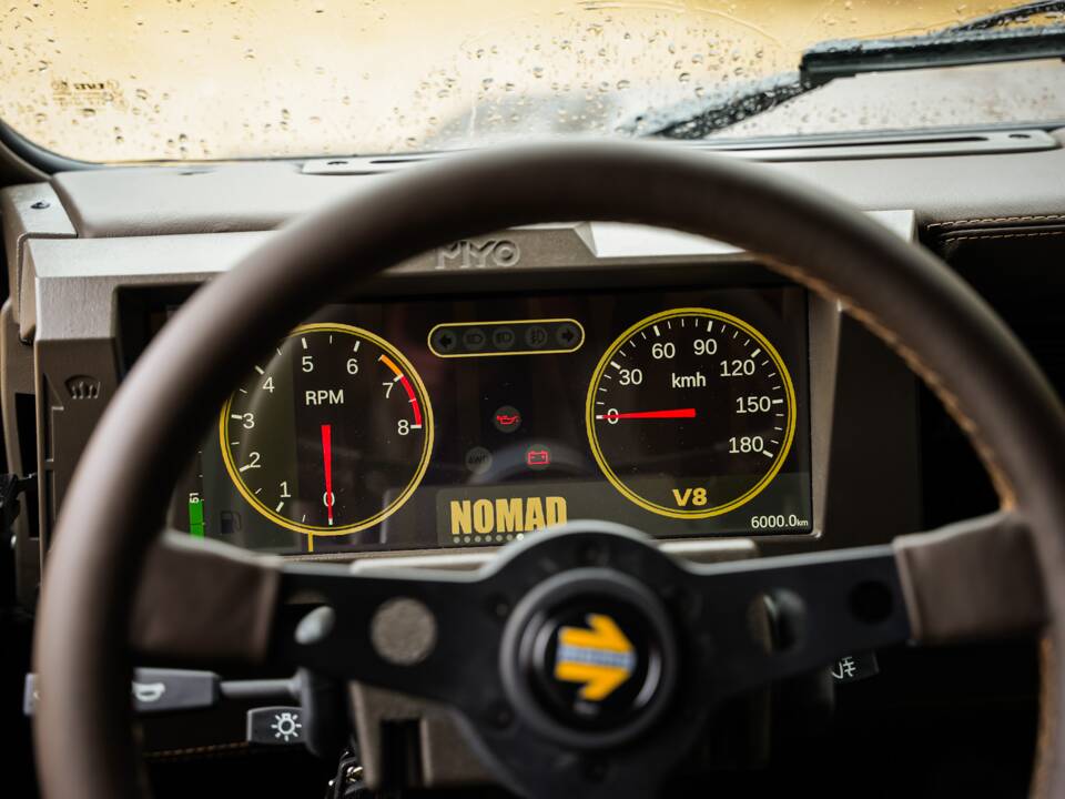 Image 28/38 of Land Rover 110 (1986)