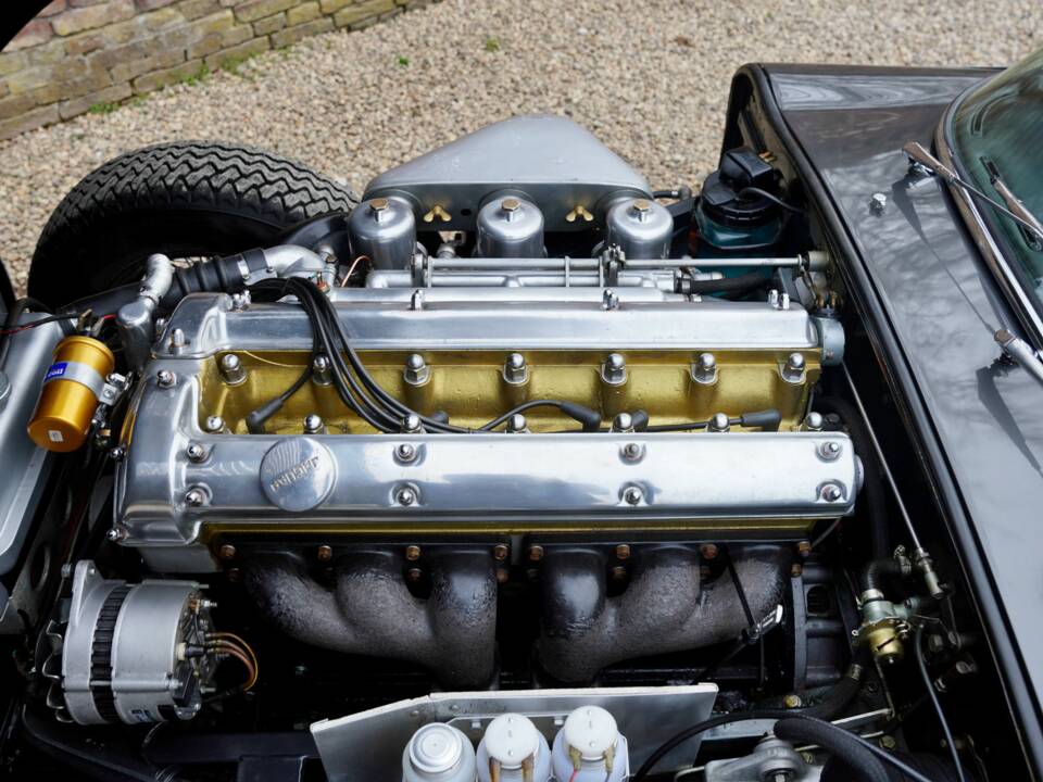 Immagine 4/50 di Jaguar E-Type 3.8 (1961)