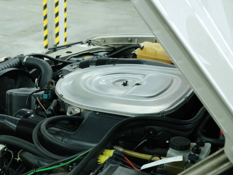 Bild 26/50 von Mercedes-Benz 560 SEC (1986)