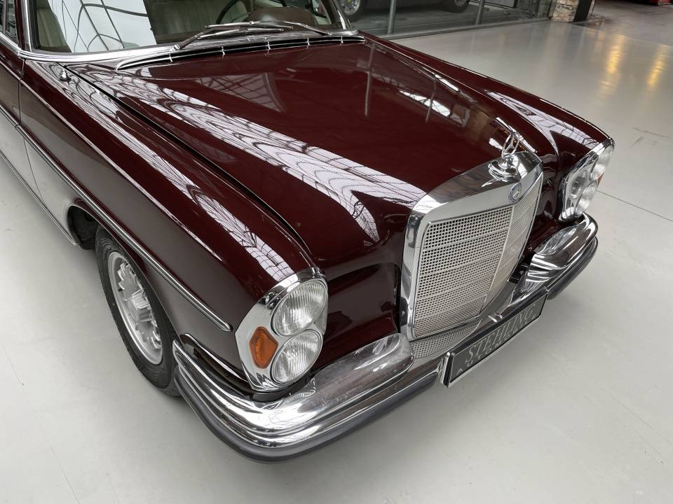 Image 11/50 of Mercedes-Benz 280 SE 4,5 (1972)