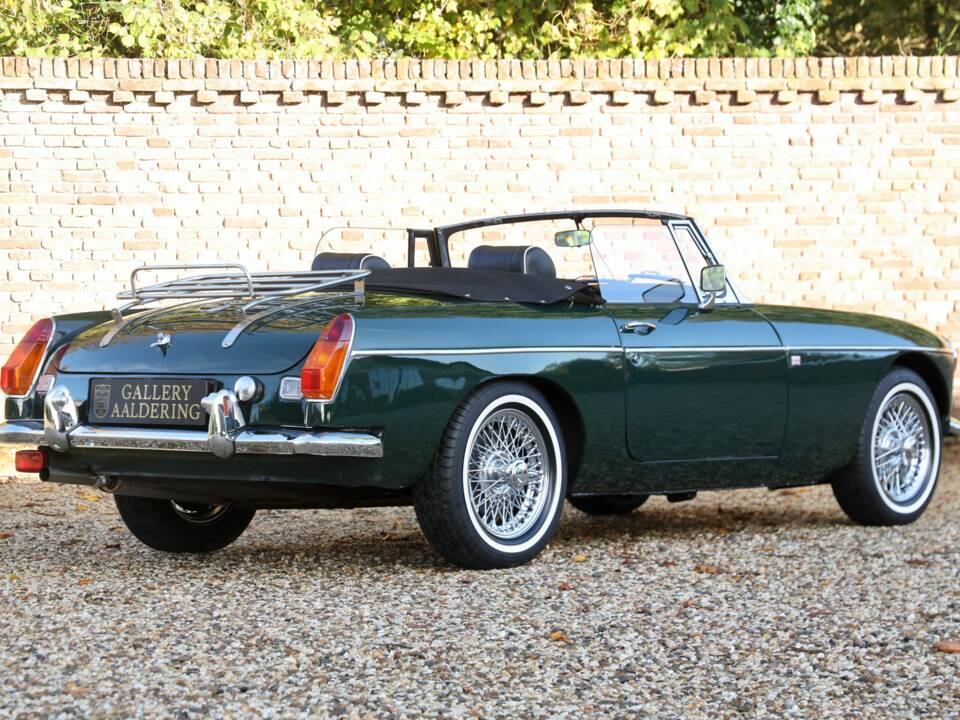 Image 32/50 of MG MGB (1974)