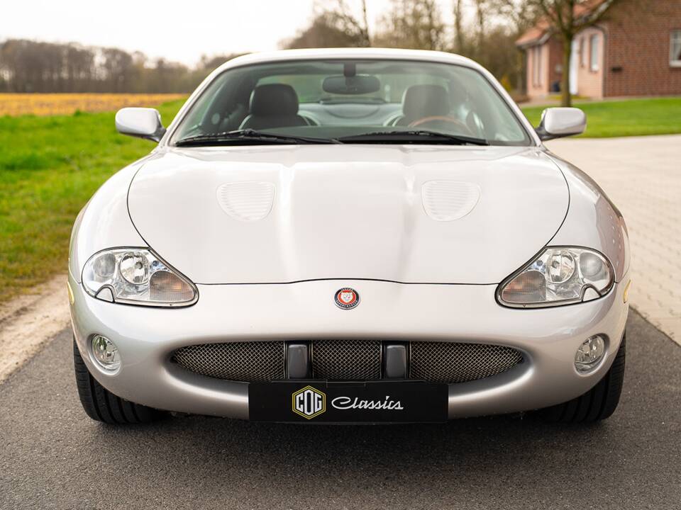 Bild 8/37 von Jaguar XKR (2001)