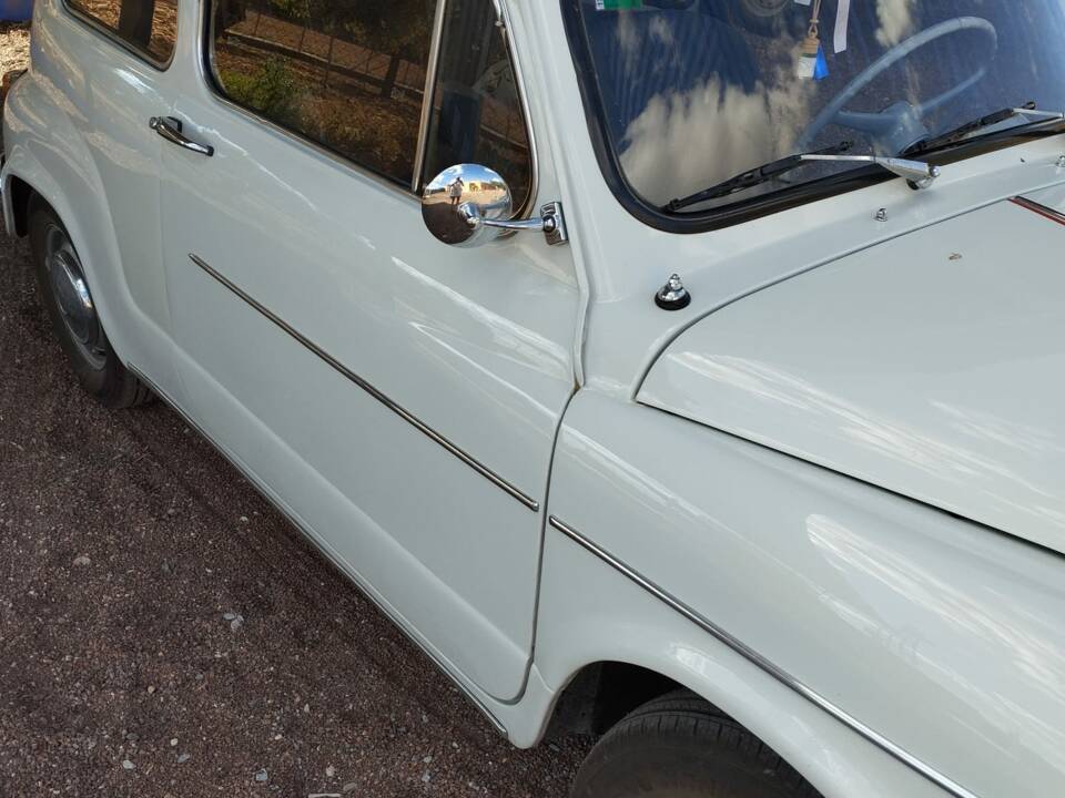 Bild 10/11 von SEAT 600 E (1972)