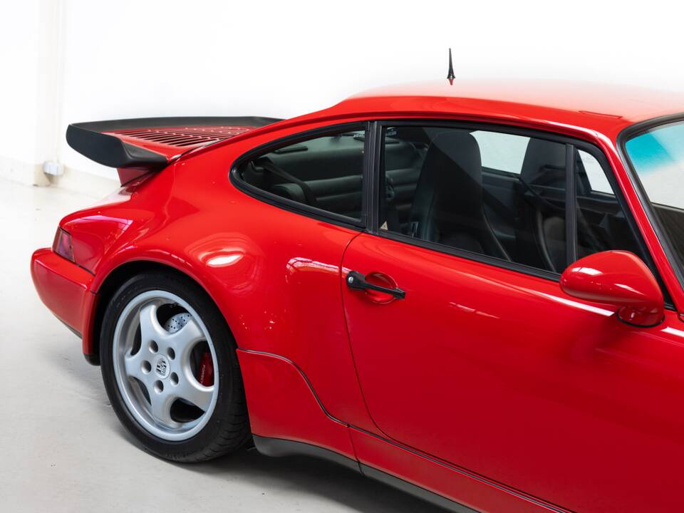 Image 25/32 of Porsche 911 Turbo 3.3 (1992)