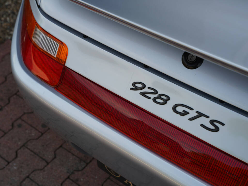 Immagine 13/50 di Porsche 928 GTS (1993)