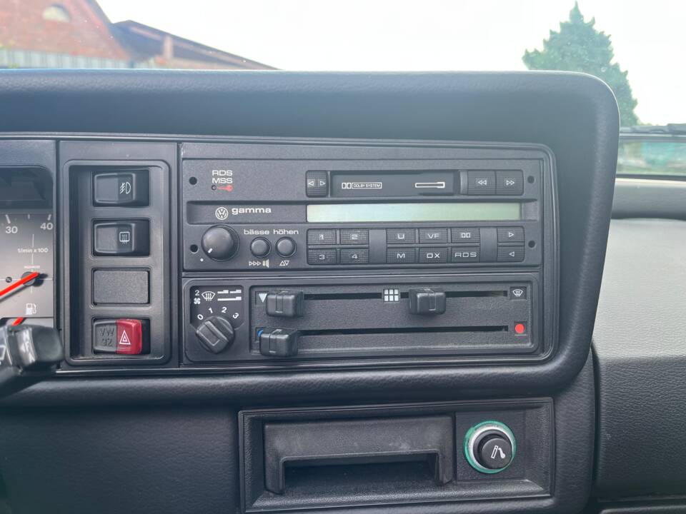 Image 55/78 de Volkswagen Golf Mk I Convertible 1.8 (1989)