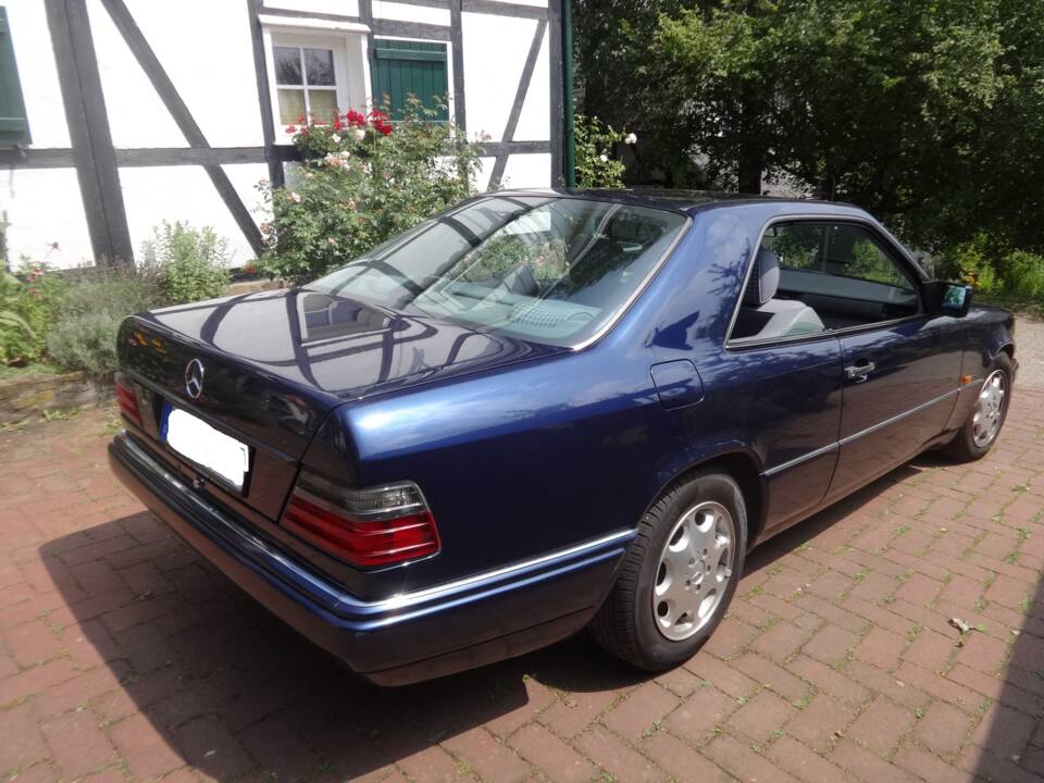 Bild 13/20 von Mercedes-Benz E 200 (1996)