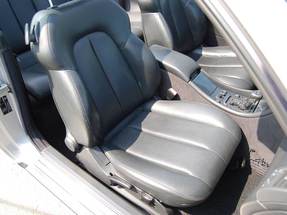Image 35/46 of Mercedes-Benz CLK 200 (1999)