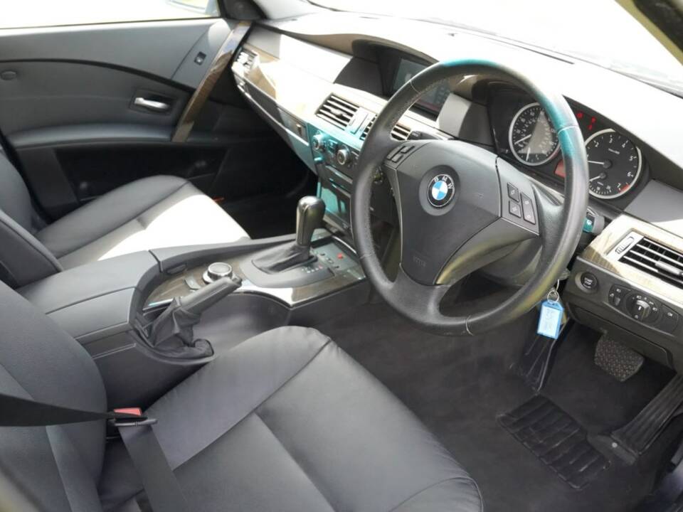 Bild 4/48 von BMW 550i (2006)