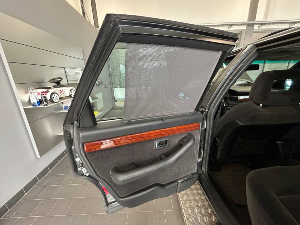 Immagine 27/44 di Audi 200 - 2.2 20V Turbo quattro (1990)