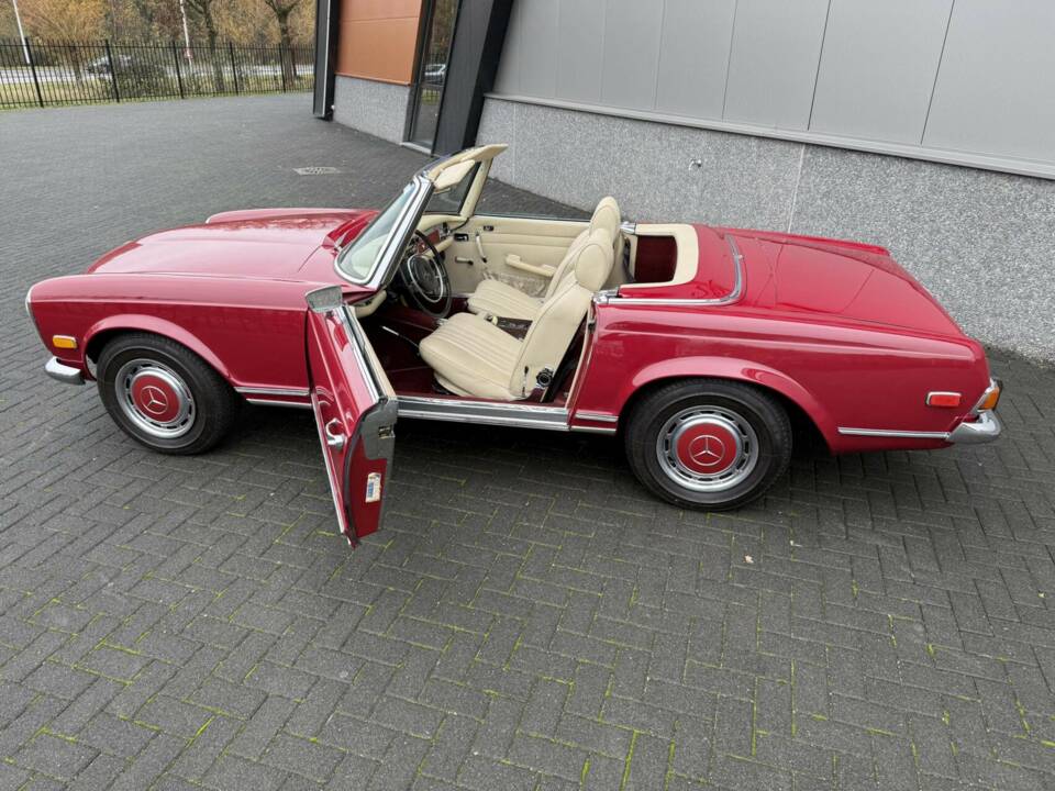 Image 16/50 of Mercedes-Benz 280 SL (1971)