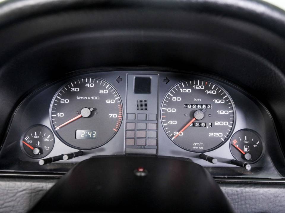 Immagine 21/50 di Audi Cabriolet 2.0 E (1995)