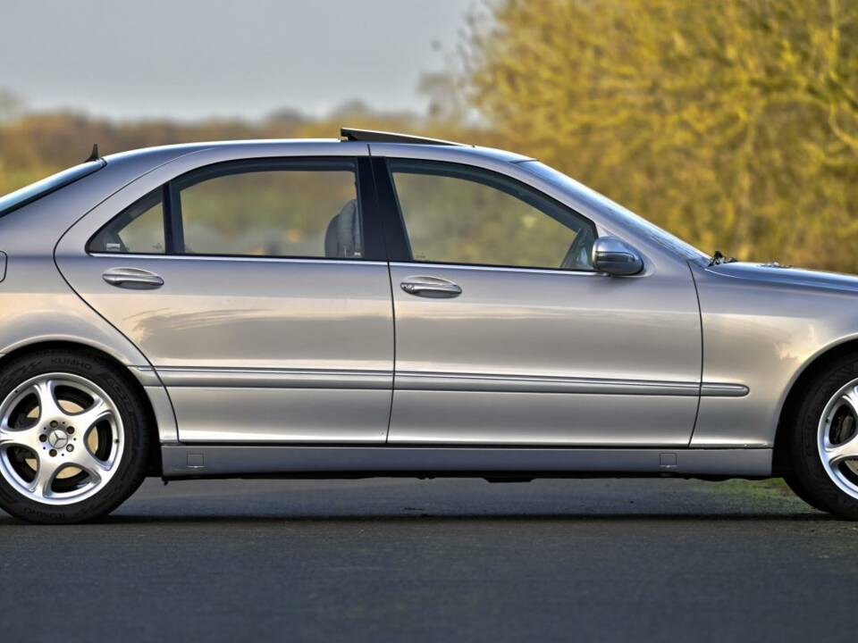 Image 4/50 de Mercedes-Benz S 500 L (2001)