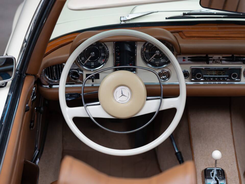 Image 27/41 of Mercedes-Benz 280 SL (1969)