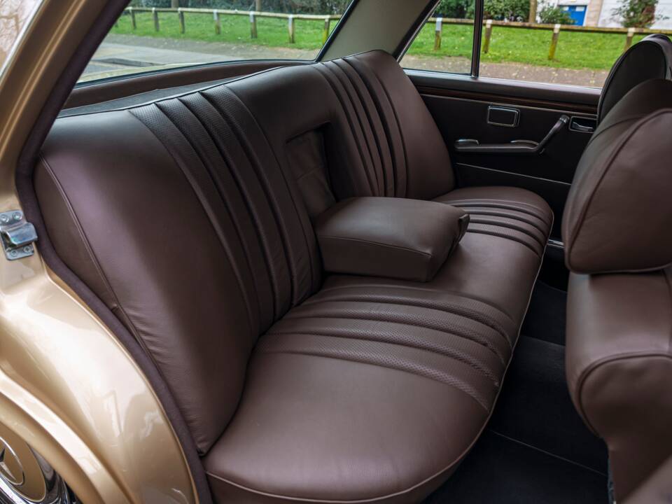 Image 27/34 of Mercedes-Benz 300 SEL 6.3 (1969)