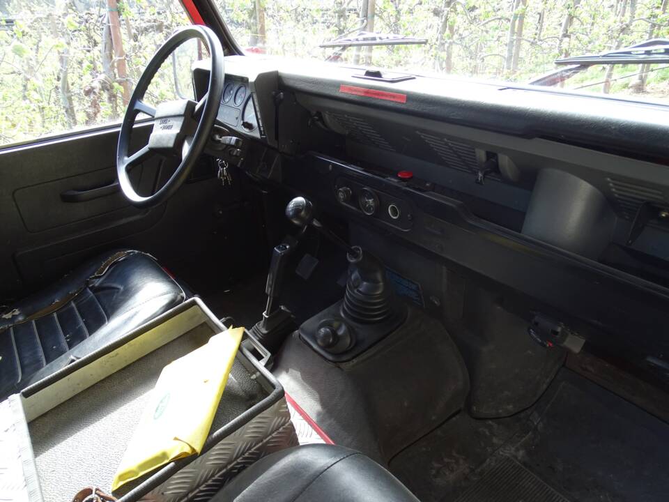 Image 7/24 of Land Rover 110 (1986)