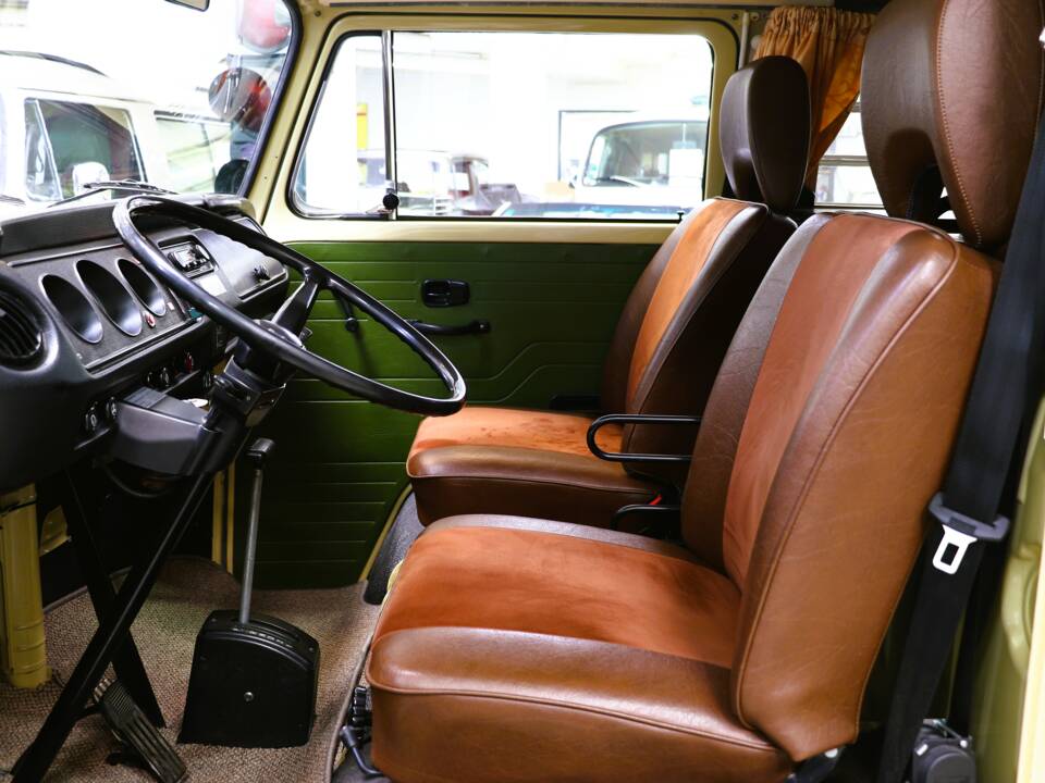 Afbeelding 8/36 van Volkswagen T2b Westfalia (1974)
