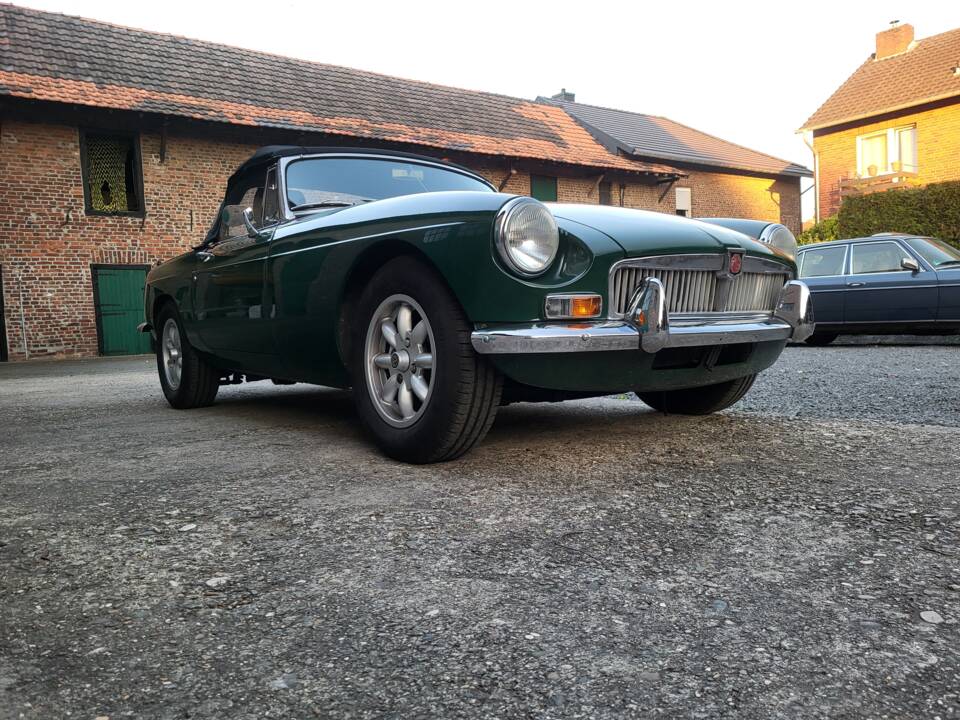 Image 43/58 of MG MGB (1971)
