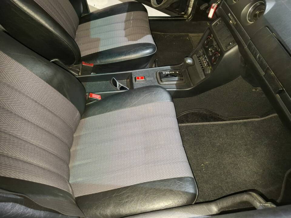 Image 12/16 of Mercedes-Benz 250 (1980)