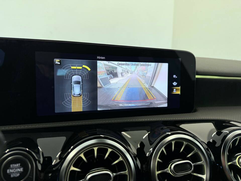 Bild 25/30 von Mercedes-Benz A 35 AMG 4MATIC (2021)
