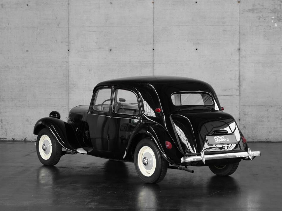 Image 2/50 of Citroën Traction Avant 11 BL (1953)