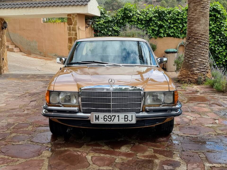 Image 3/8 de Mercedes-Benz 350 SE (1976)