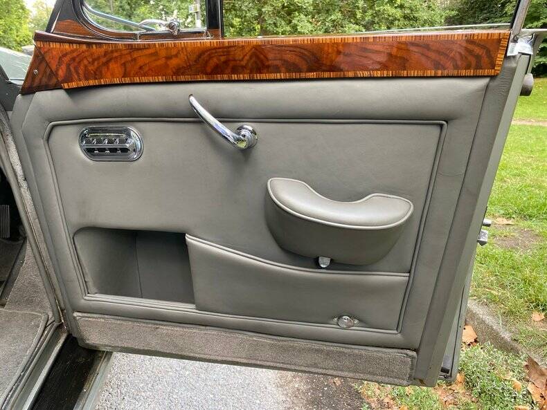 Image 33/50 of Bentley S 3 Continental Flying Spur (1963)