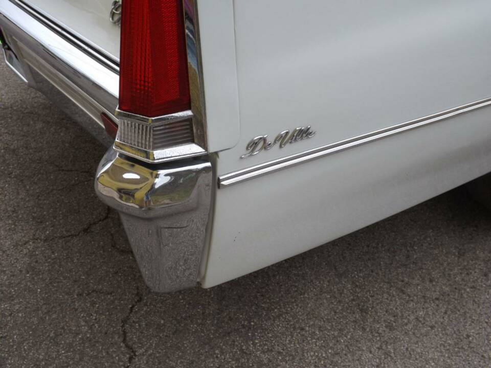 Immagine 46/50 di Cadillac DeVille Convertible (1969)