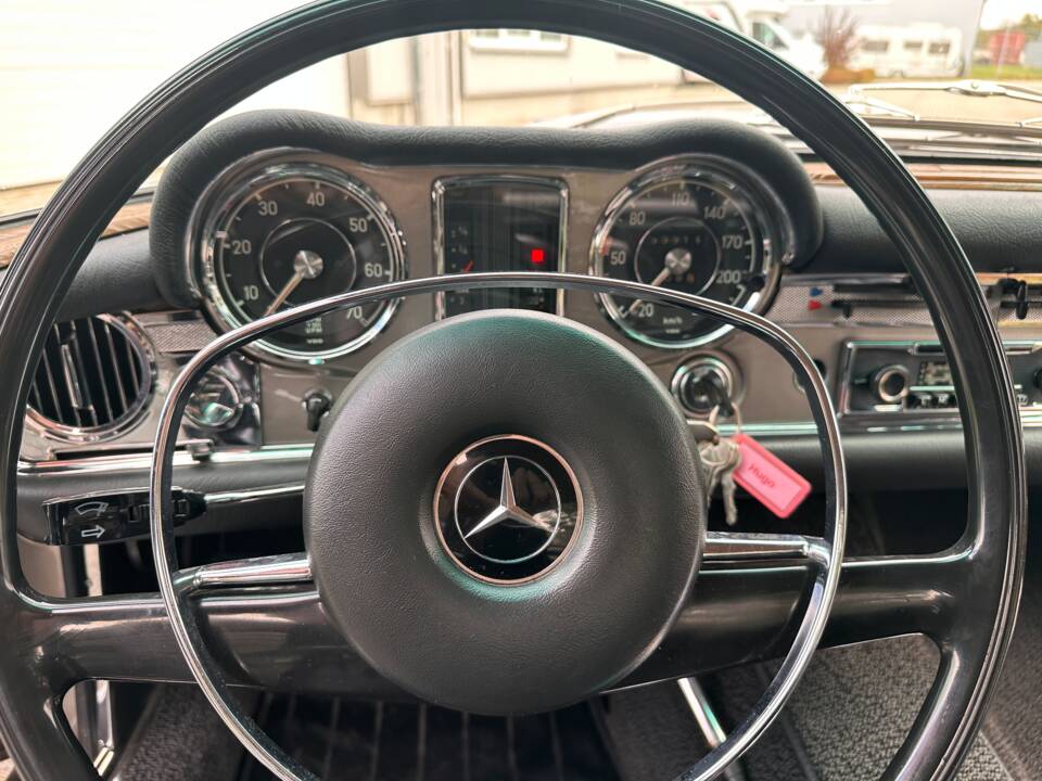 Image 22/36 of Mercedes-Benz 280 SL (1968)