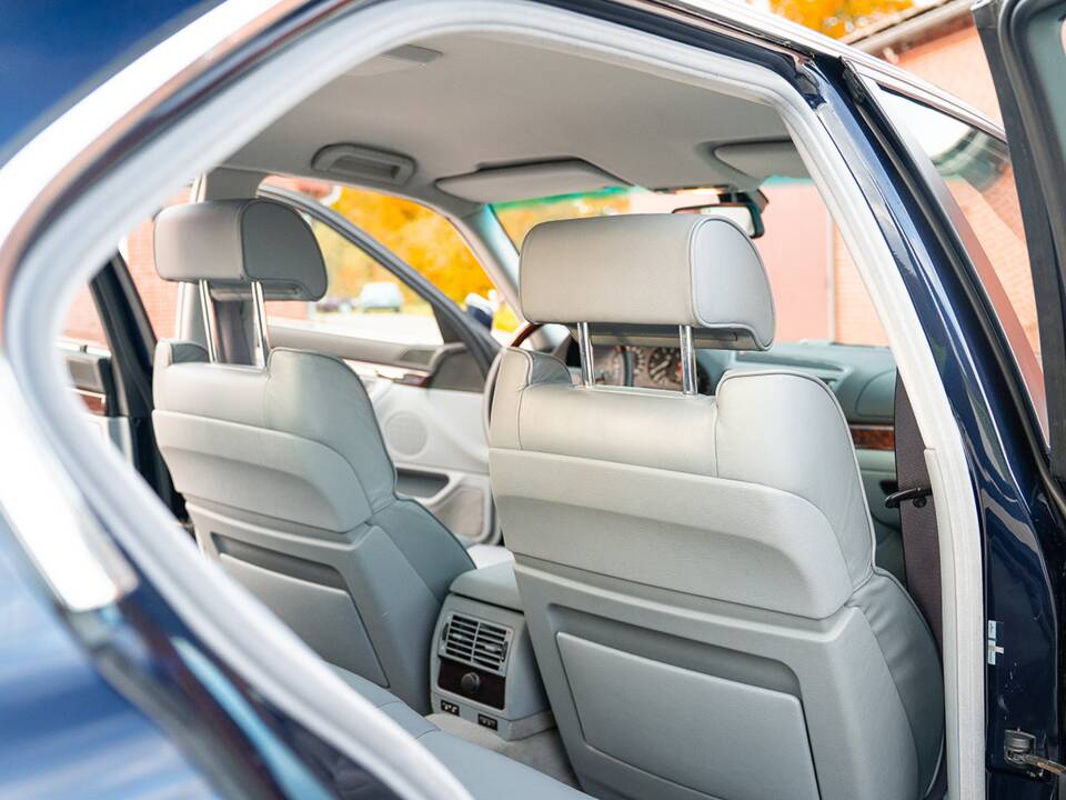 Image 30/55 of BMW 740i (1997)