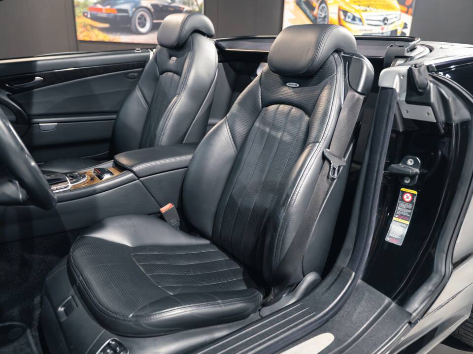 Image 28/31 of Mercedes-Benz SL 55 AMG (2003)