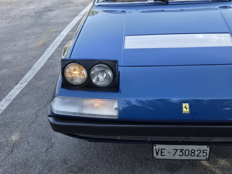 Image 8/77 of Ferrari 365 GT4 2+2 (1975)